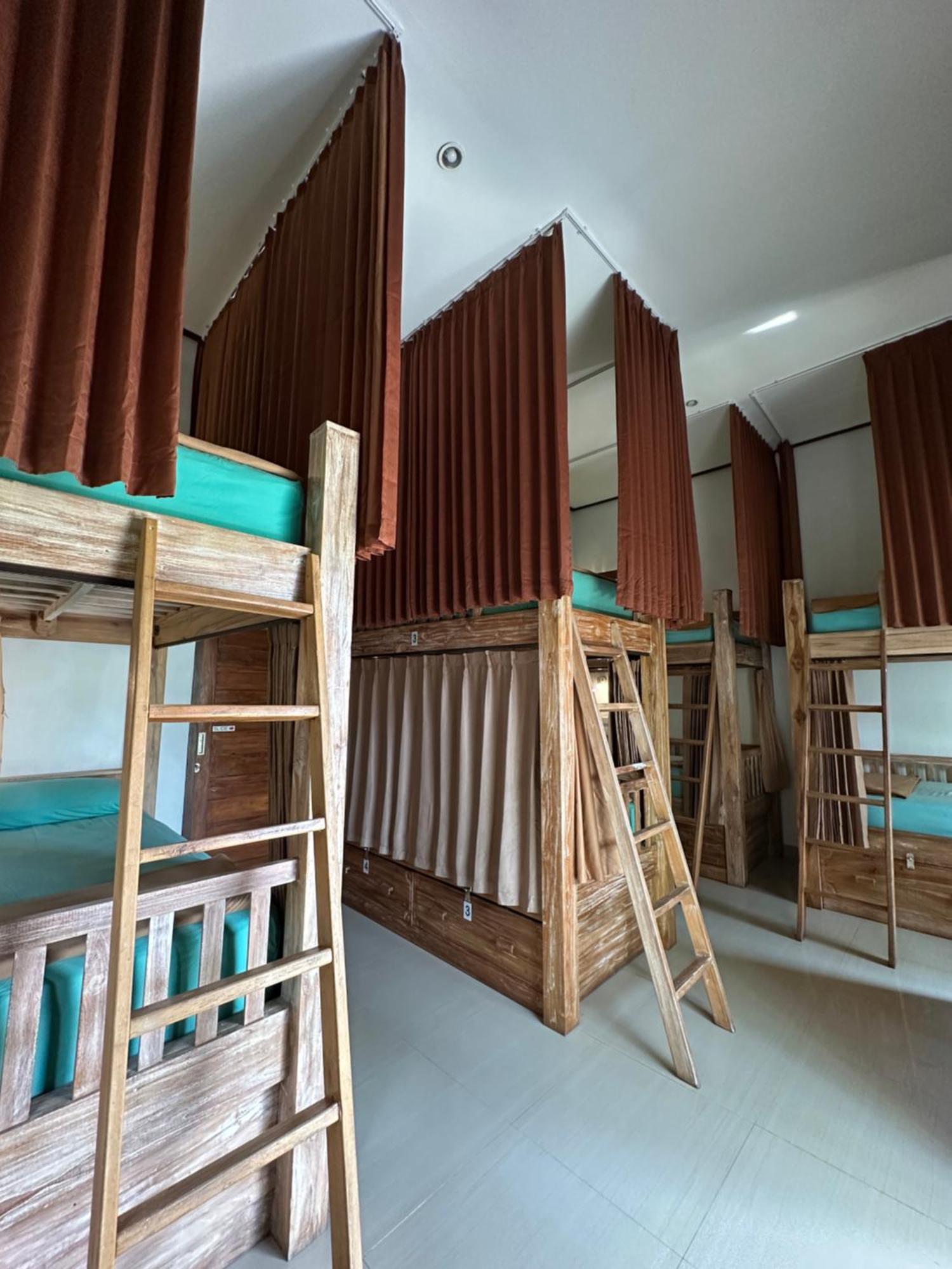 Lembongan Hostel Nusa Lembongan Esterno foto